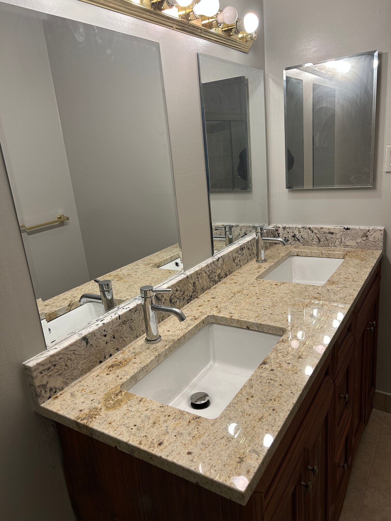 Newly remodeled bathroom - 2315 Packard St