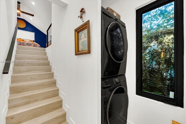 Building Photo - 8225 NE 8th Ct