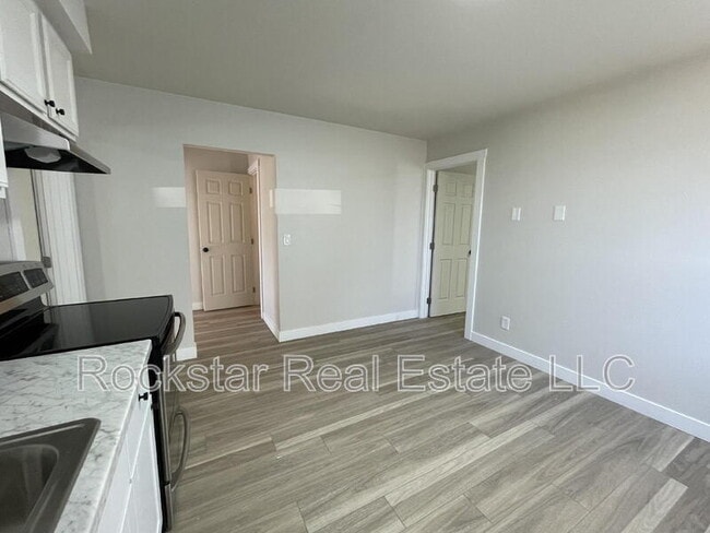 Building Photo - 1003 E Illinois Ave