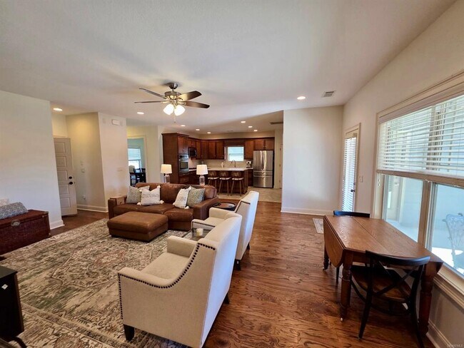 Building Photo - 37 Emerald Dr