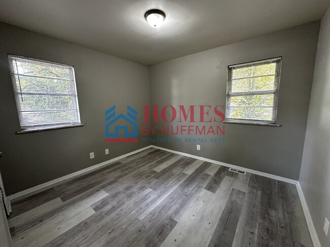Building Photo - Two Bedroom Duplex | Move In Ready