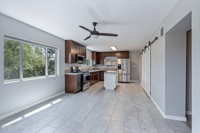 Building Photo - 730 N Robles Rd