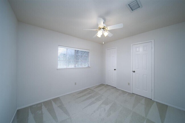 Building Photo - 427 Birch Hill Dr
