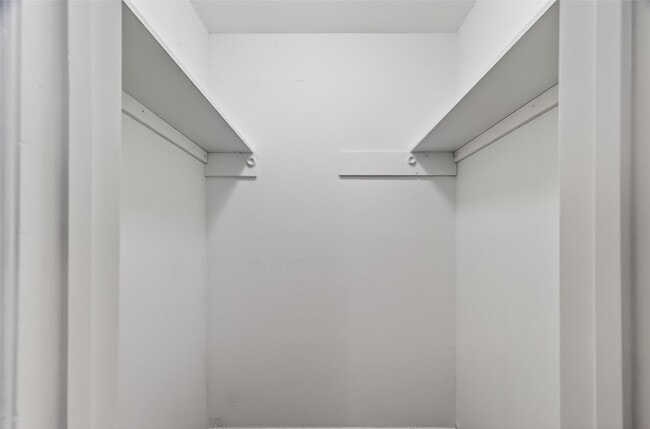 Building Photo - 1122 Woodbridge Ave