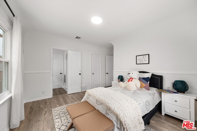 Building Photo - 205 S Hamel Dr