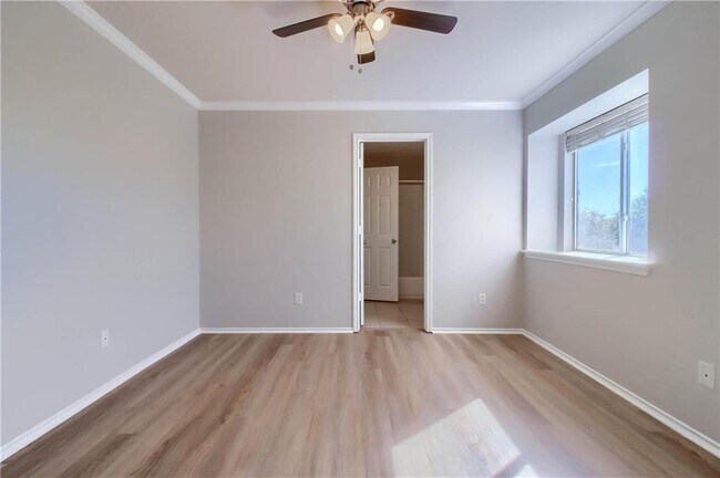 Building Photo - 706 Big Spring Dr