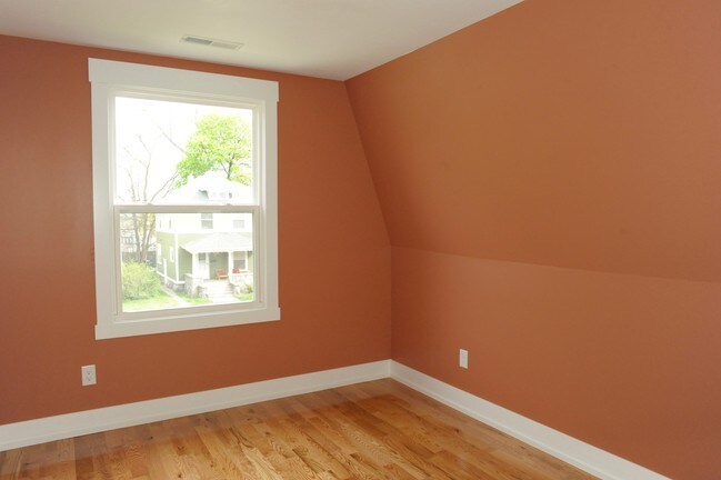 Building Photo - 1424 Sigsbee St SE