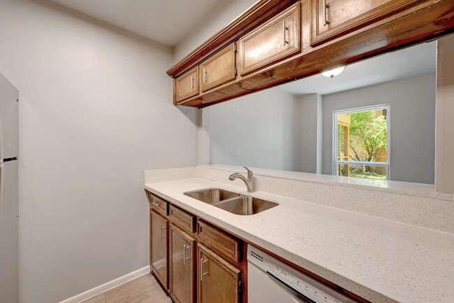 Building Photo - 10 Cypress Fairway Village