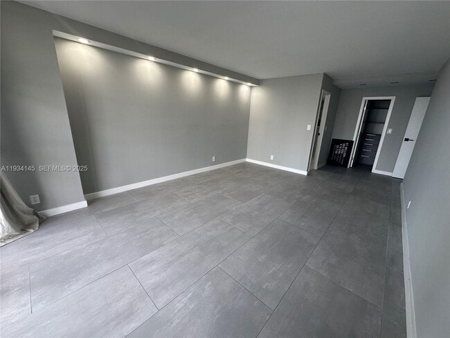 Building Photo - 600 Parkview Dr