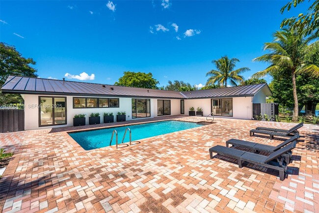 Building Photo - 10945 SW 75th Ct