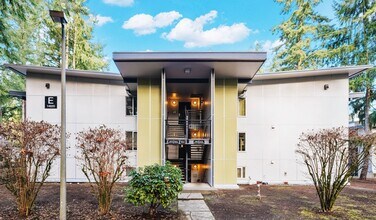 Building Photo - Fully Remodeled 1 bedroom Minutes from Microsoft!