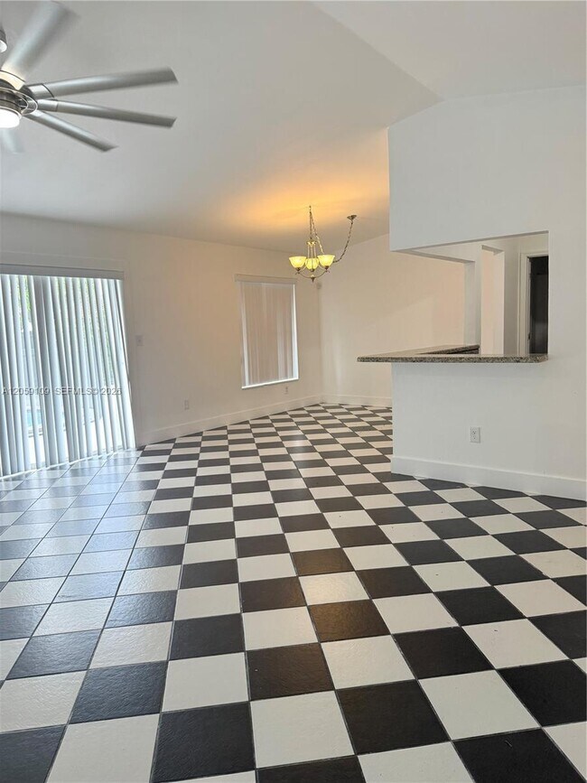 Building Photo - Southwest 79th Street, Miami, FL 33183 - 4 BR 2 BA single-family home