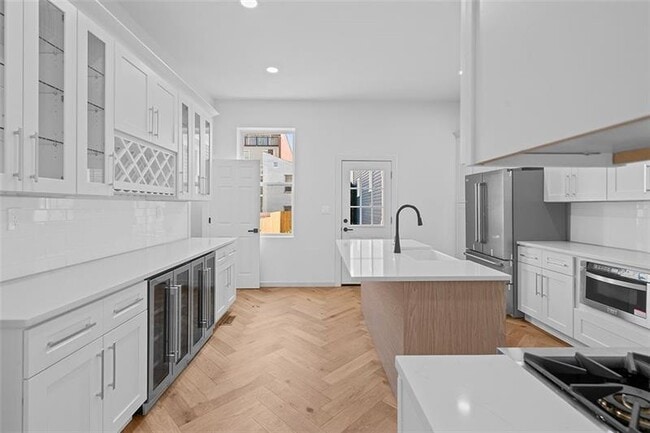 Building Photo - 295 38th St
