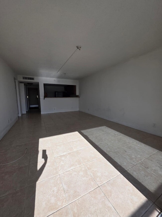 Building Photo - 470 Executive Center Dr