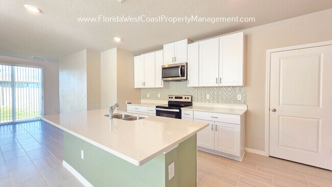 Building Photo - BRILLIANT and SPACIOUS! 4 BEDROOM/2.5 BATH PLUS LARGE BONUS-FLEX SPACE and FENCED YARD!