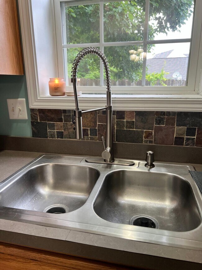 Building Photo - 4 Maravista Ave