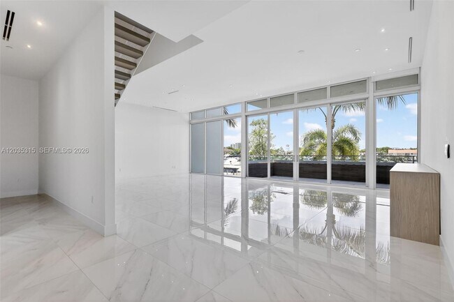 Building Photo - 3750 Yacht Club Dr