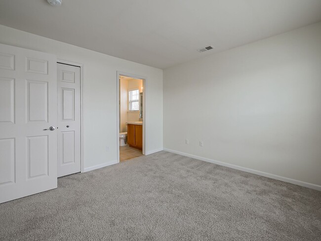 Building Photo - AVAILABLE NOW! Charming 2-Bed Home in the Heart of Wixom