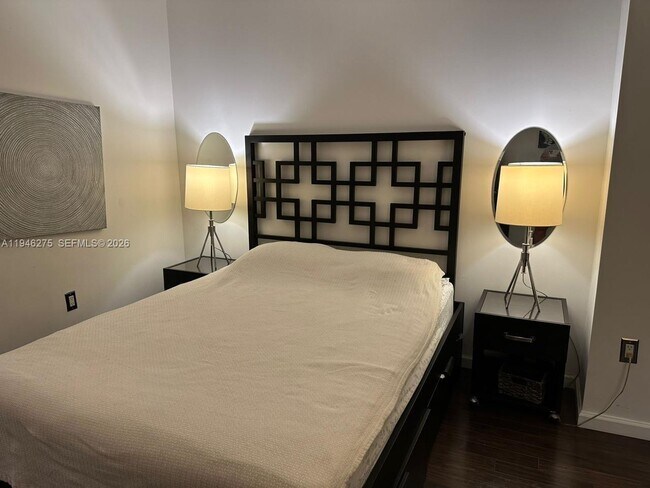 Building Photo - 19501 W Country Club Dr