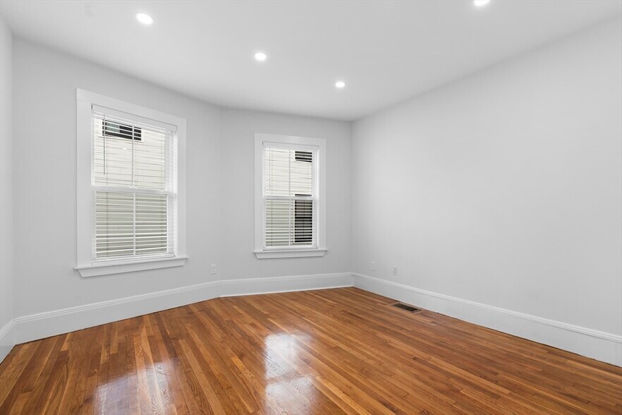 Building Photo - 79 Sydney St