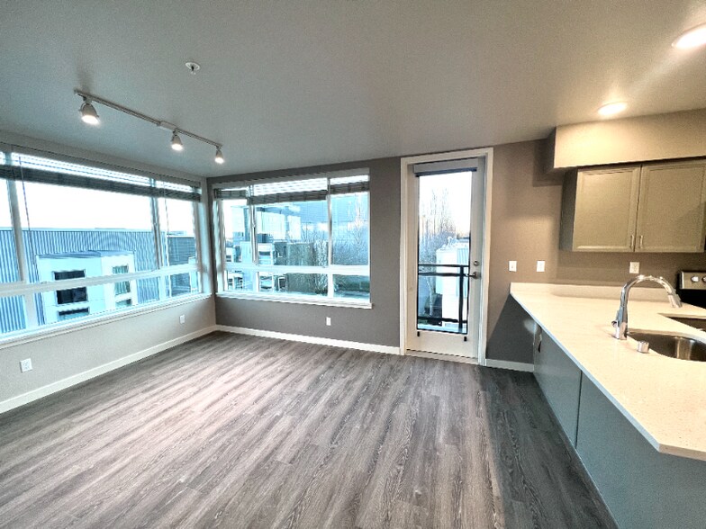 Building Photo - 2330 Yakima Ct