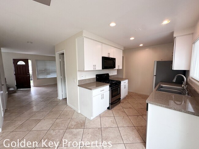 Building Photo - Remodeled condo in Bayshores in Oceanside!