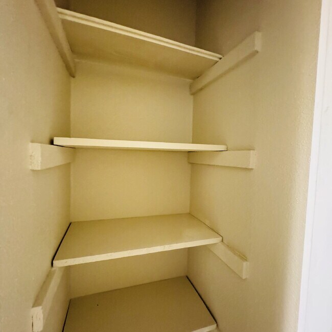 Building Photo - Spacious 2-Bedroom | 1 Bathroom Apartment at The Legacy in Nederland, TX!