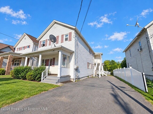 Building Photo - 247 Belmont St