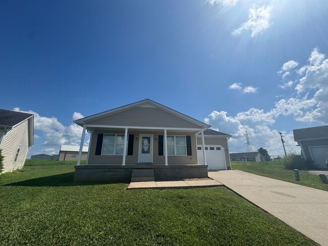 Primary Photo - Newly Renovated 3BR 2BA home close to GM, ...