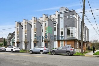 Building Photo - 2 BED & 2 BATH TOWNHOUSE FOR RENT