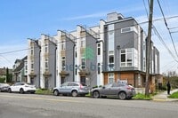 Building Photo - 2 BED & 2 BATH TOWNHOUSE FOR RENT