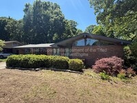Building Photo - 1507 Pinehurst Dr
