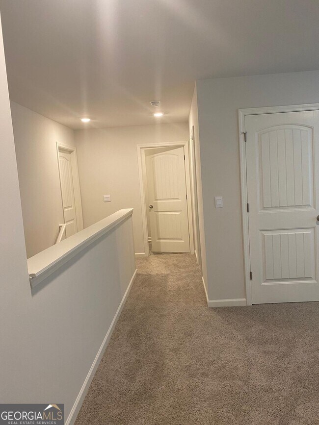 Building Photo - 8282 Castleton Dr