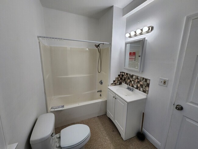 Building Photo - 107 Hollingsworth St