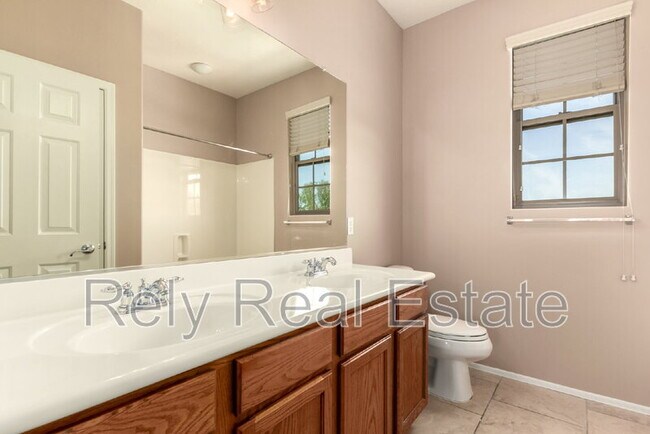 Building Photo - 15204 W Westview Dr