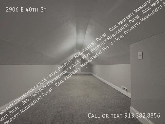 Building Photo - 2906 E 40th St