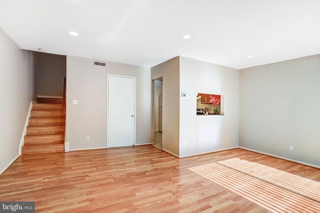 Building Photo - 9930 Brookridge Ct