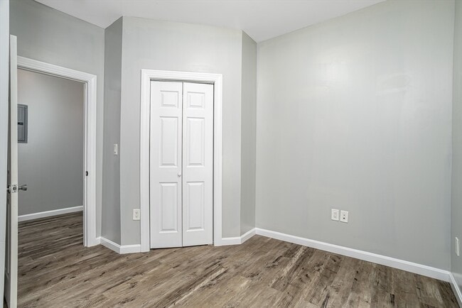 Building Photo - 176 Blossom St