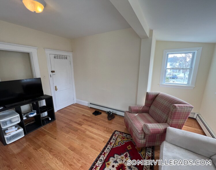 Building Photo - 11 Burnham St