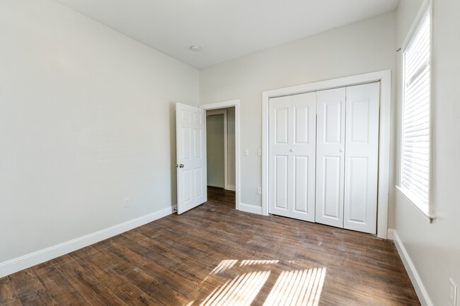 Building Photo - 307 Taylor Ave