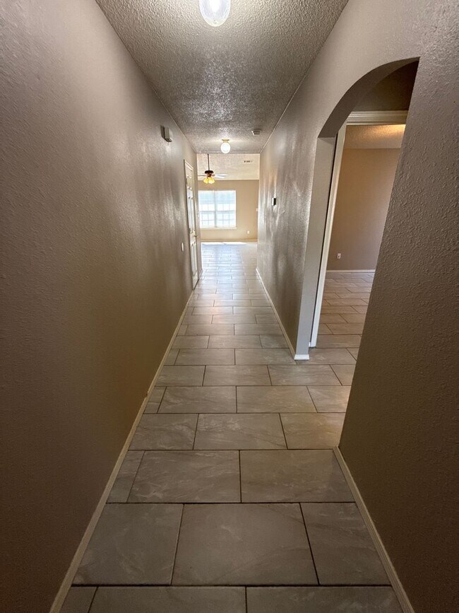 Building Photo - 3 bed, 2 bath, 2 car garage House, yard care included