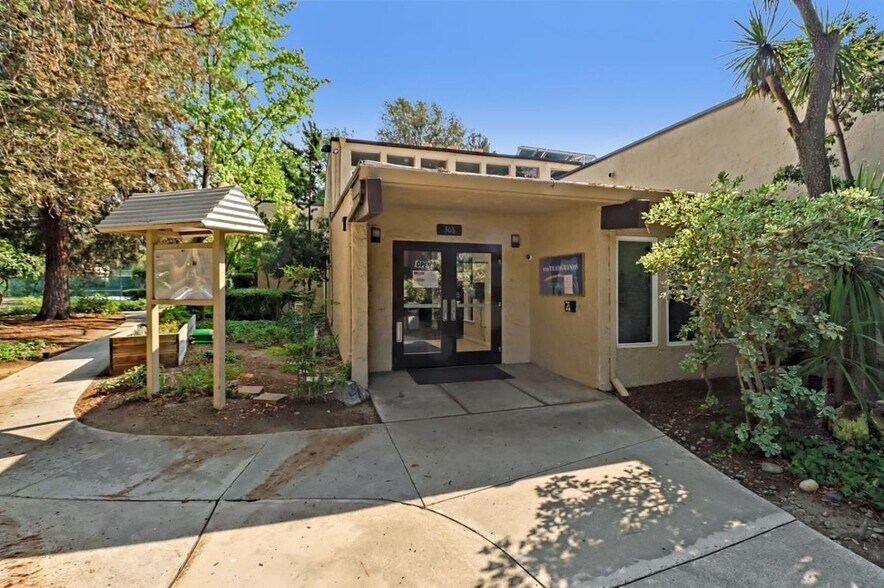 Building Photo - 307 Tradewinds Dr