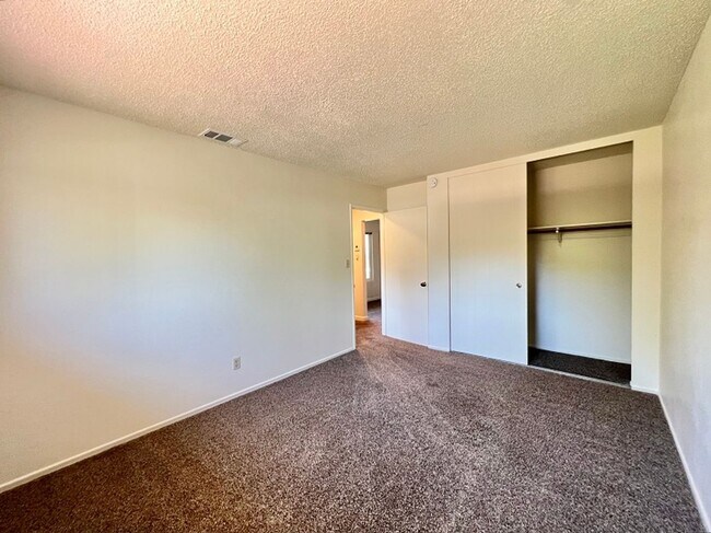 Building Photo - E Street, 1751-1753**