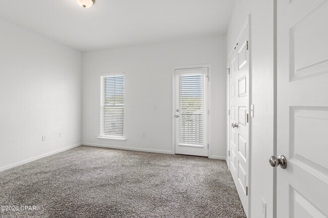 Building Photo - 413 Raven Ln