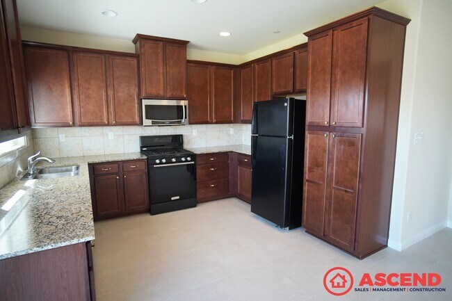 Building Photo - Charming 3 Bed / 2 Bath Home with Garage in Bakersfield!