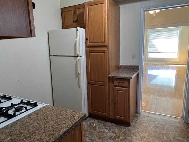 Building Photo - 2 Bedroom 1 Bath House For Rent!