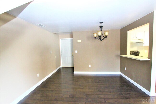 Building Photo - 604 Ravens Crest Dr