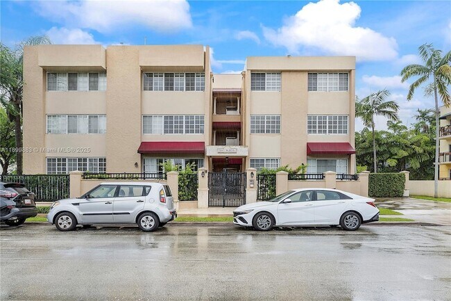 Building Photo - 300 Madeira Ave