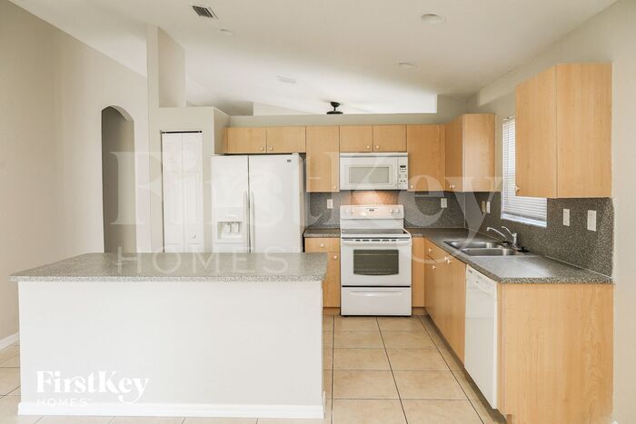 Building Photo - 1558 SE 20th Pl