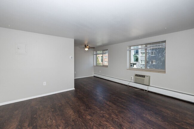 Building Photo - 809 N Dexter St